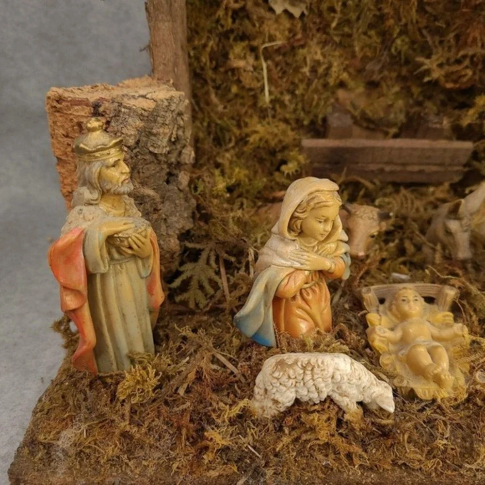 The Unbranded Brand nativity 12